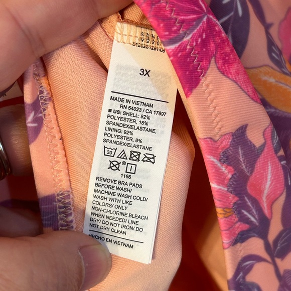 NWT Floral Old Navy swimsuit, size 3X - Picture 5 of 5
